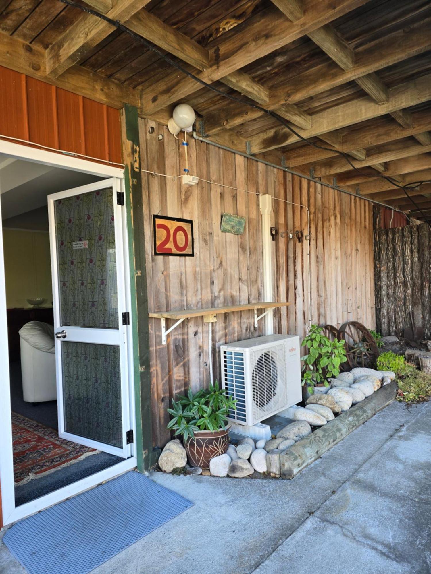 The Redbarn Villa Turangi Exterior photo